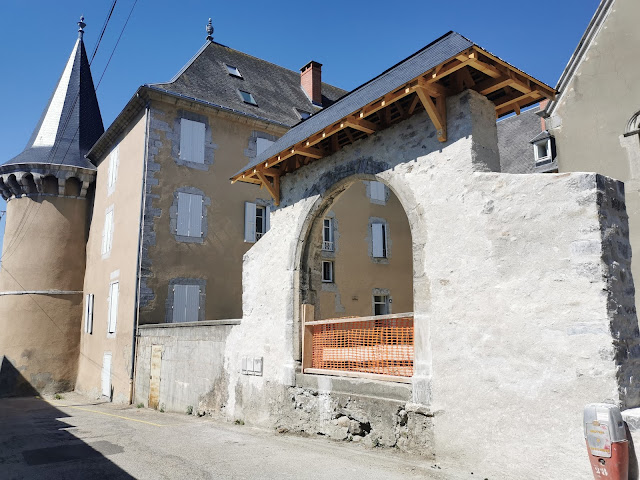 Porche du château de Beaumont