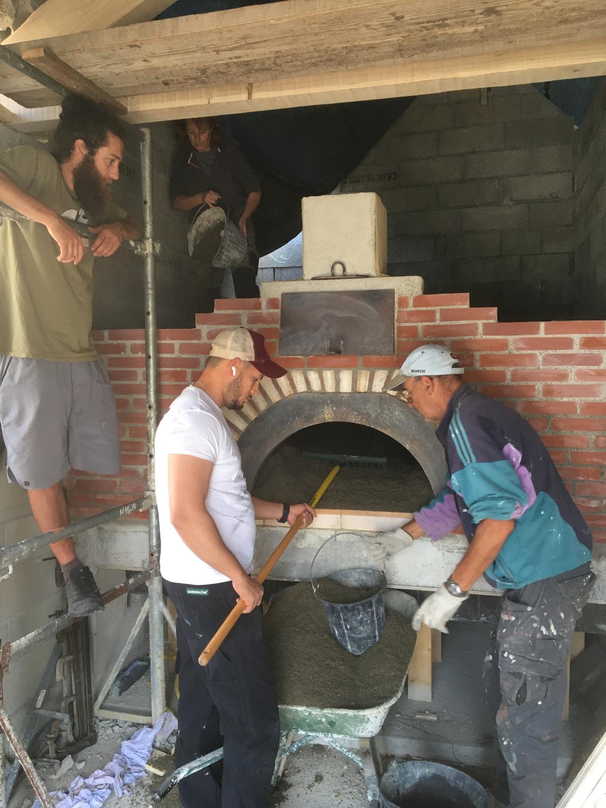 Construction d’un four à pain communal à Prunières